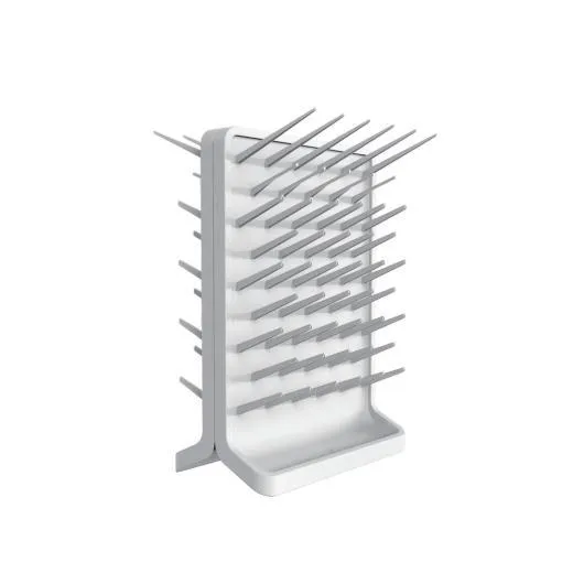 Laboratooriumi pegboardi panneau kuvaririiulides keemilise kogemuse jaoks